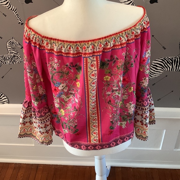 Beautiful UMGEE Off Shoulder Top - Picture 2 of 3